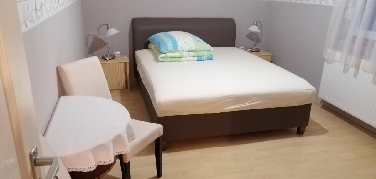 Radek Vendeghaz Es Apartman Halászi Eksteriør billede